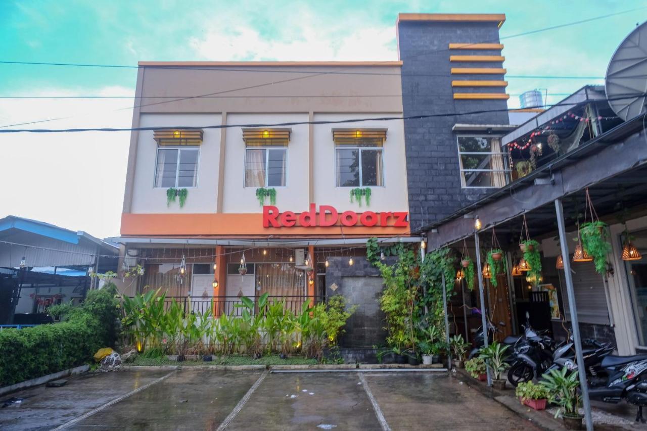 Reddoorz Near Jalan Wolter Monginsidi Manado Hotel Kültér fotó